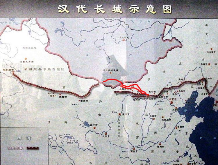 从长安至长城沿线,设置了许多烽火台传送情,加强防务,有力的抗击了
