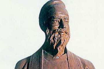 鲁明善雕像