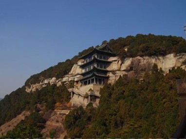 峻岭绵延藏古寺;太原天龙寺太原双塔寺在太原市东南郊郝庄村南.