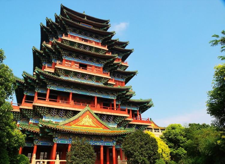 南京阅江楼与武汉黄鹤楼,岳阳岳阳楼,南昌滕王阁并称为"江南四大名楼"