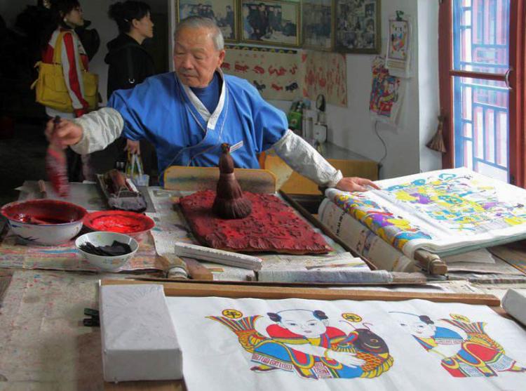 古朴雅拙,简明鲜艳,植根于民间,装饰于节日——杨家埠木版年画