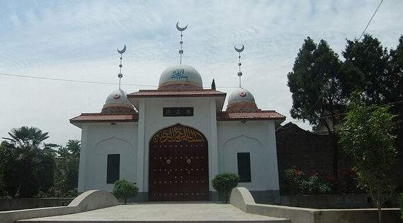 潢川清真寺 其外观完全不同于阿拉伯式清真寺的建筑形象,是以中国