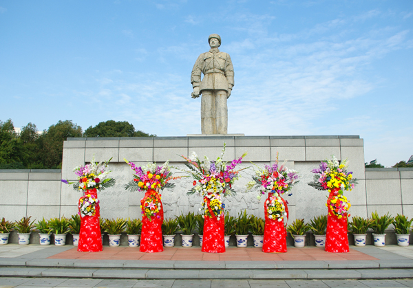 湖南雷锋纪念馆—— 坐落在湖南省长沙市望城区雷锋镇连绵的丘陵间