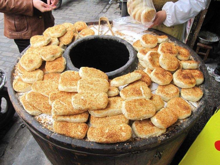 黄桥烧饼,因一场战役出了名,如今已成为响当当的江南名点