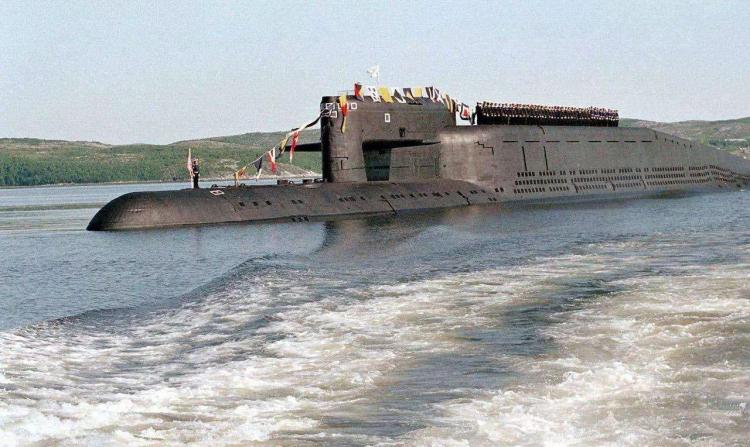 094型核潜艇海上的