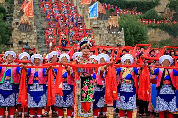 松潘,汶川,理县以及其他羌族聚居区最隆重的传统节日,它是羌民喜庆