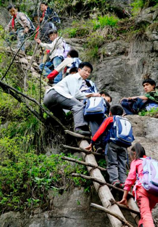 李桂林,陆建芬夫妇,29年扎根"天梯小学"