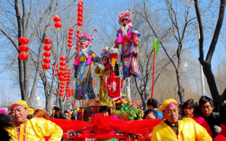 "爱煞人"的徐沟背铁棍,被誉为"无言戏剧"空中舞蹈"流动杂技"