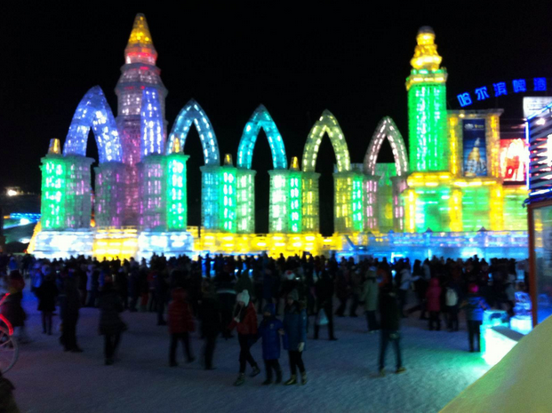 哈尔滨冰灯节如约而至,除了冰灯游园会,再看看民间冰灯节有何特色?