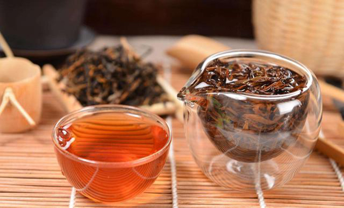 泡一杯野生老树红茶,观其色品其味,那才叫惬意人生