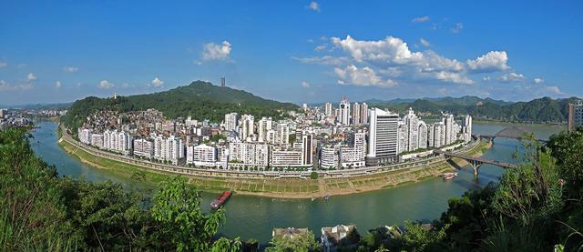 远眺梧州市
