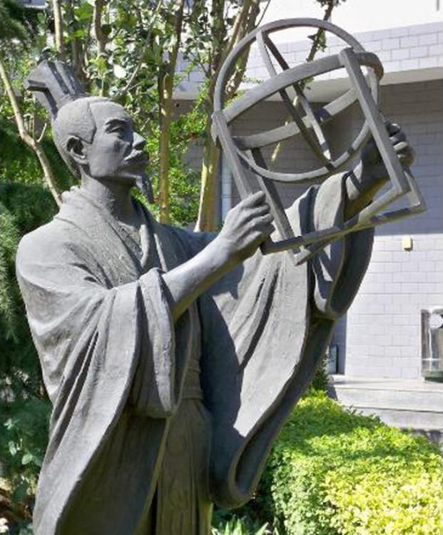 张衡在科学上的另一大贡献是于117年制成了浑天仪.
