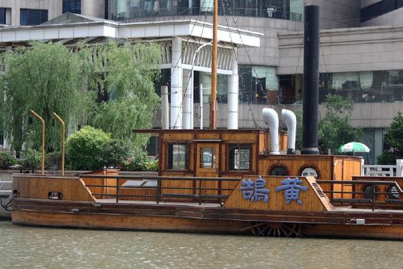 我国第一艘蒸汽轮船"黄鹄号(仿品)