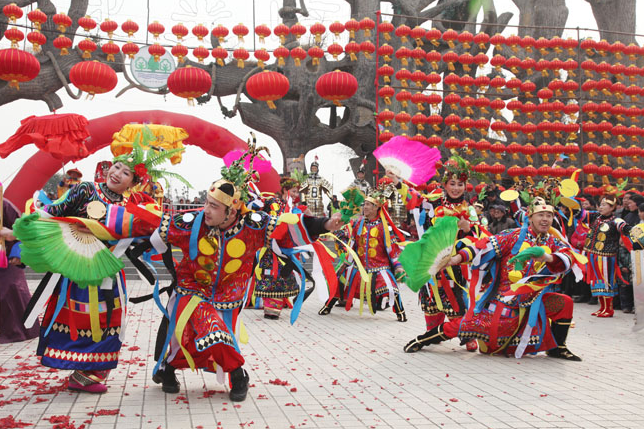 满族春节古称"元旦",满语称"阿涅业能业",是满族传统的盛大节日