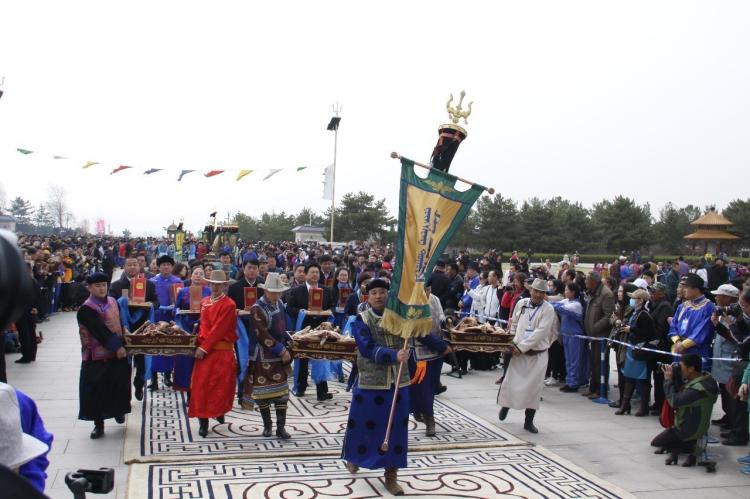 蒙古民族最隆重,最庄严的祭祀活动——成吉思汗祭典