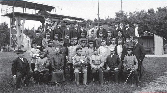 1910年,大清禁卫军首领访问奥匈帝国,摄于布达佩斯前排右一是良弼