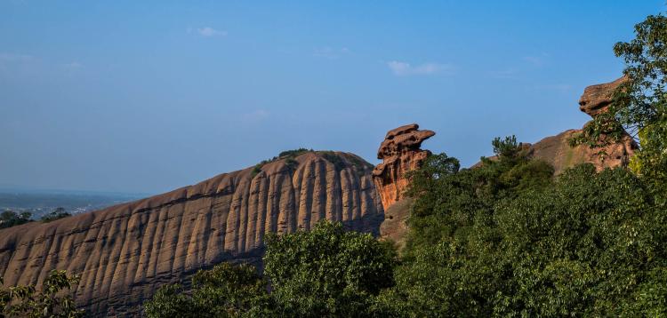 龜峰,是龍虎山—龜峰地質公園和世界自然遺產