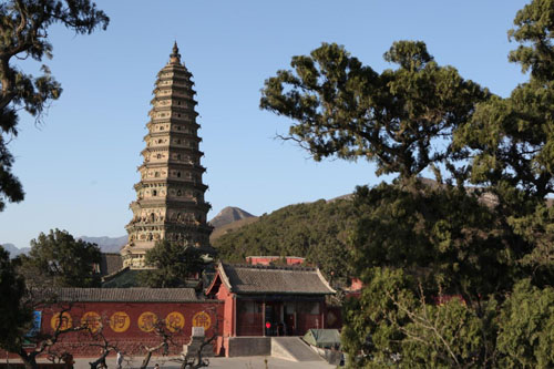 洪洞廣勝寺 翠柏蒼松,古塔飛虹,戲劇悠揚留壁畫; 明山秀水,霍泉溢彩