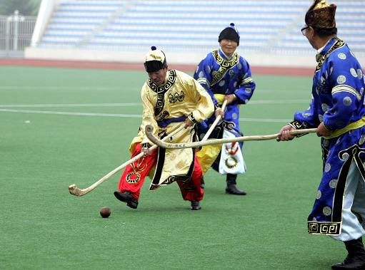 连曲棍球都不会,别的还能干什么——达斡尔族传统曲棍球竞技