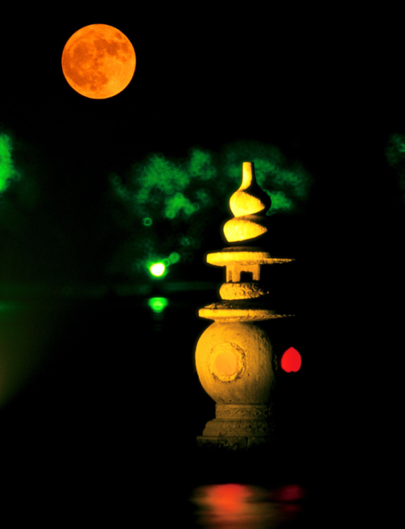 三潭印月33个月亮照片图片