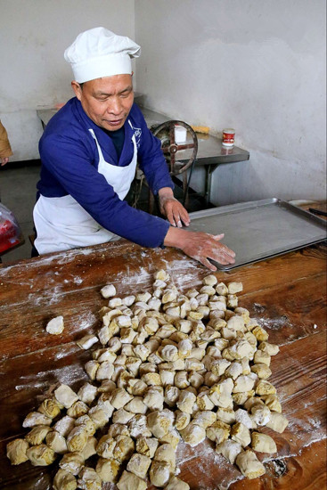 人们大多知道金华有火腿,但此地有一种酥饼您吃过吗?