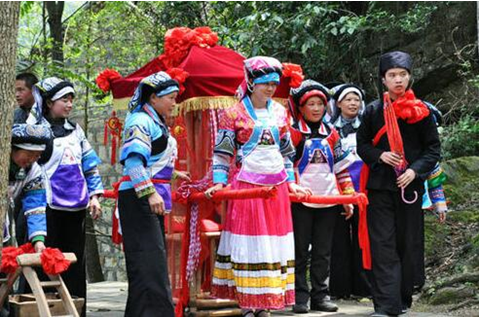 在布依族社会中,还保留着富有民族特色,积极健康的节日,风俗和习惯