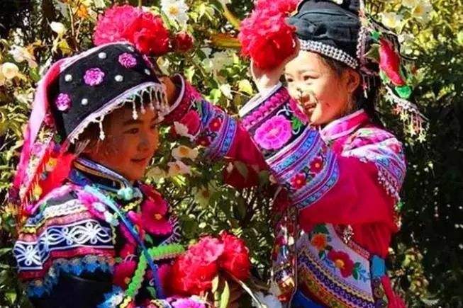 彝族插花节——源于一个悲壮动人的故事