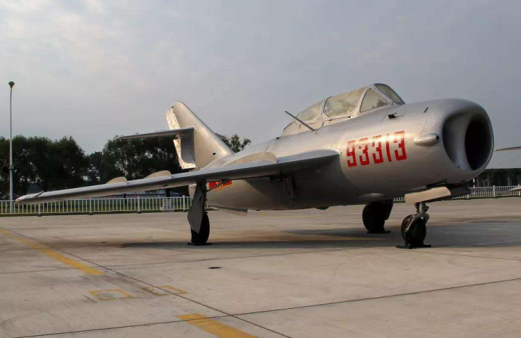 喷气式战斗机(仿制前苏联米格